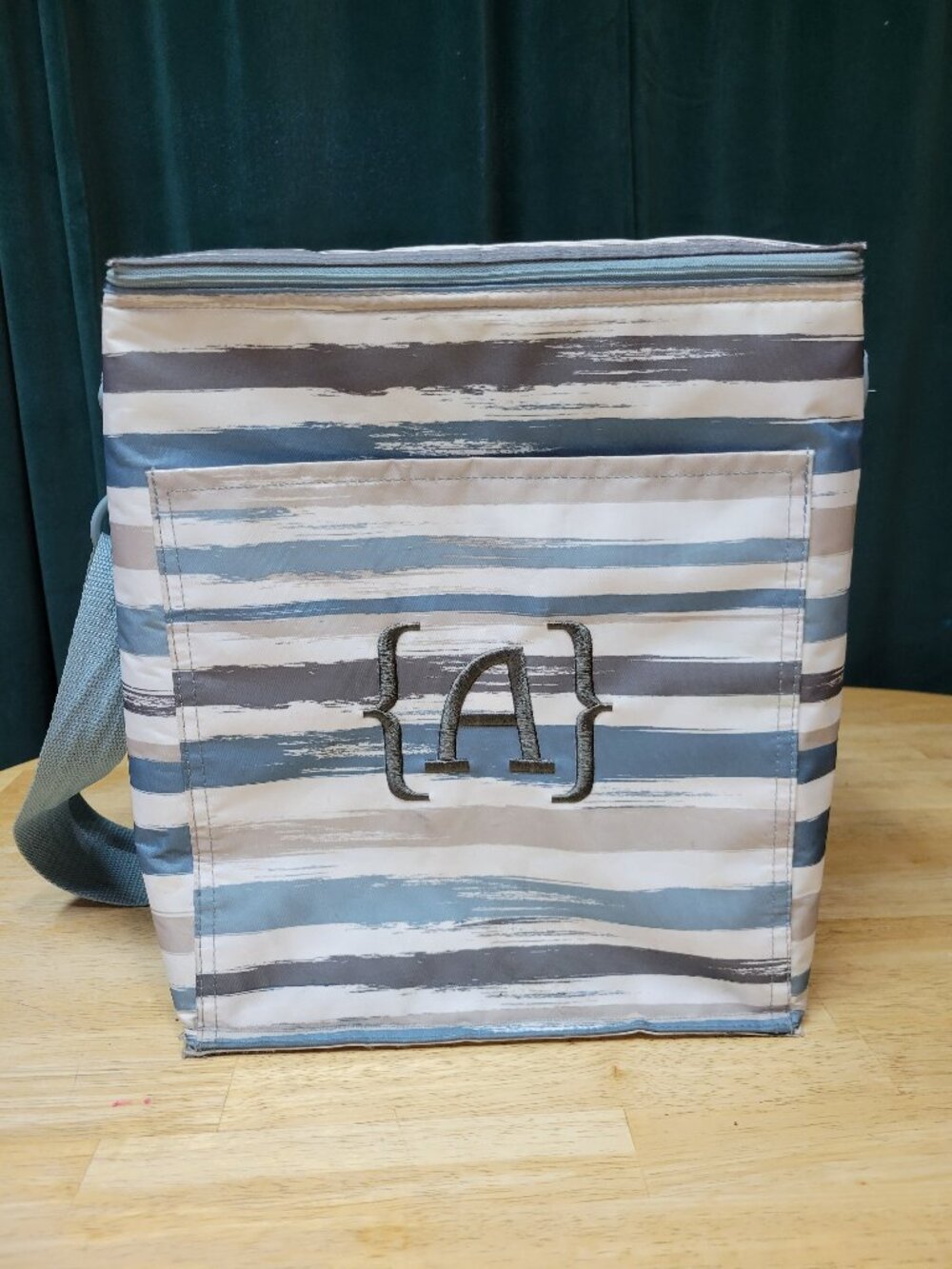 Thirty-one Insulated Bag With Monogrammed A